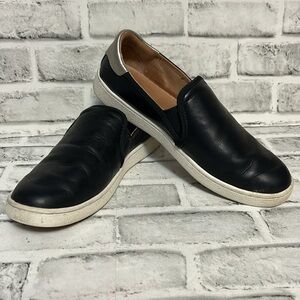 UGG Women’s CAS Sneakers, size 9.5, Black with Silver Accent, Flats